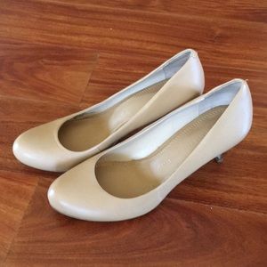 Banana republic nude pumps